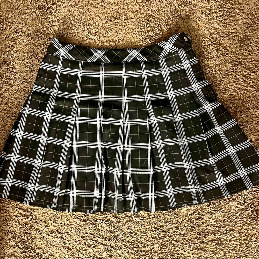 Women’s Size 6 Plaid Pleated Skirt